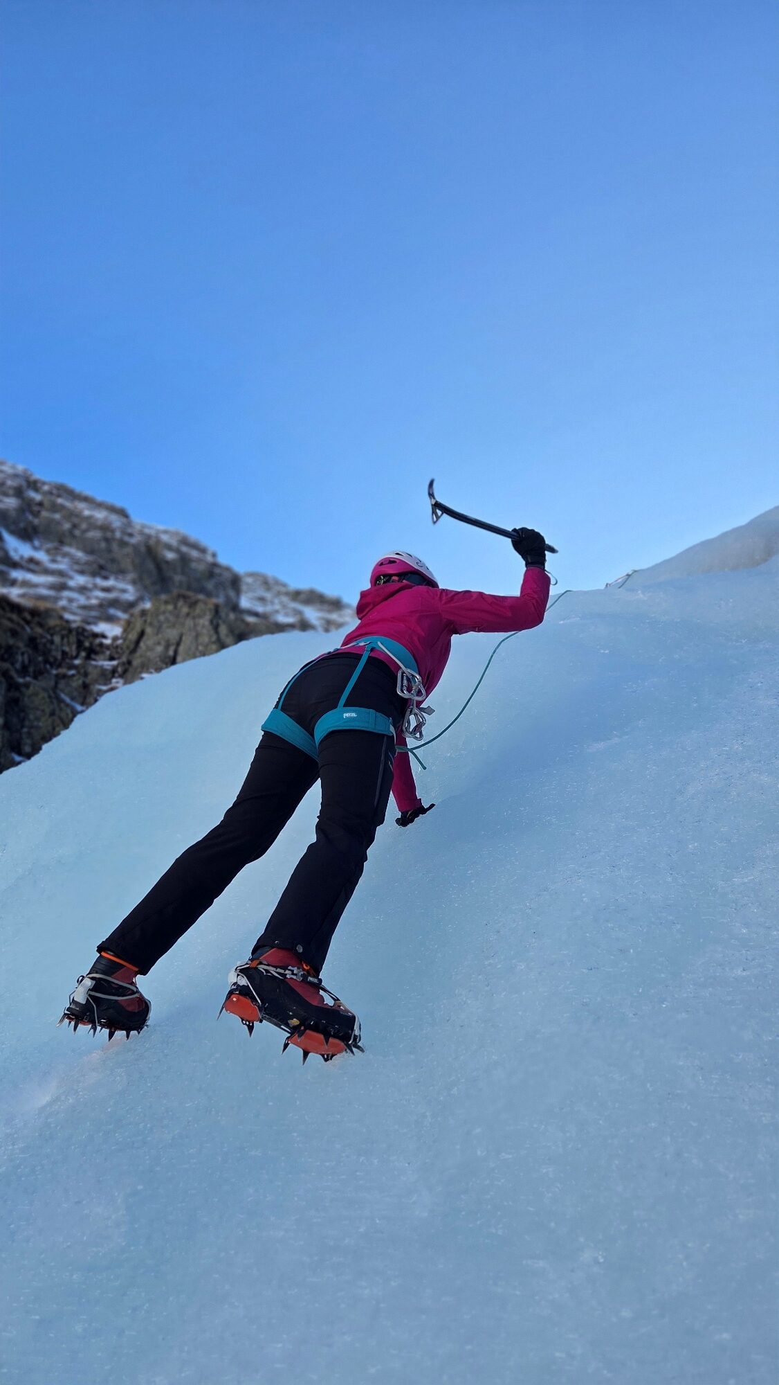  Wspinaczka podczas kursu turystyki zimowej 