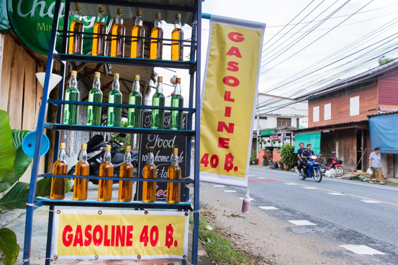 benzyna w lokalnych sklepach